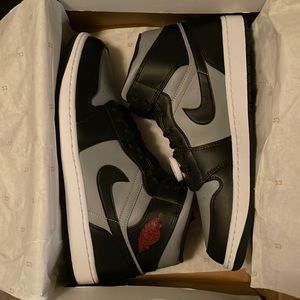Air Jordan 1 mid